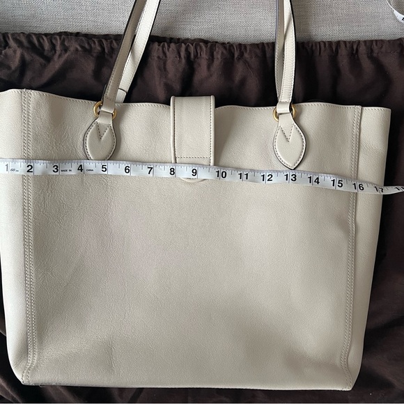 White Gucci Dahlia Tote purse double G, Medium - Picture 13 of 13